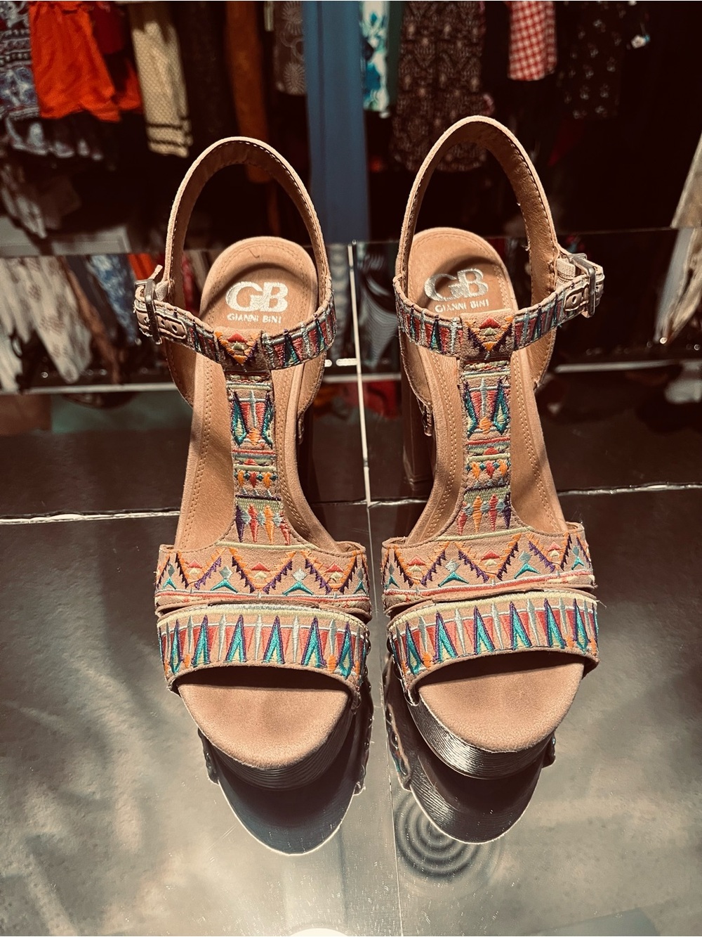 Giani Bini embroidered leather and wood heels size 9.5 - Picture 2 of 6
